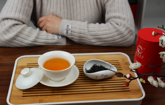 建议中年人：少喝饮料，多喝这4种茶，清凉解暑，益处多多